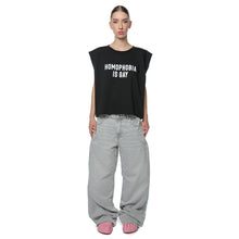 Load image into Gallery viewer, Top Unisex Negru Boxy Cu Print