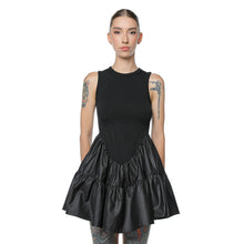 Load image into Gallery viewer, Rochiță Neagră Valentine Cu Detalii De Corset
